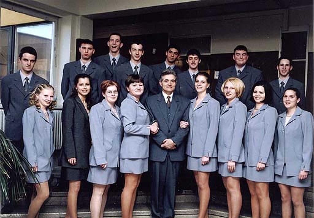 Vendéglátó Szakirány (Pincér) Osztályfőnök: Bognár Tihamér Tanulók: Balaskó István, Balázsvölgyi Csilla, Borbás Imre, Bödöcs Andrea, Csejtei Tamás, Csonka Renáta, Dávid Péter,