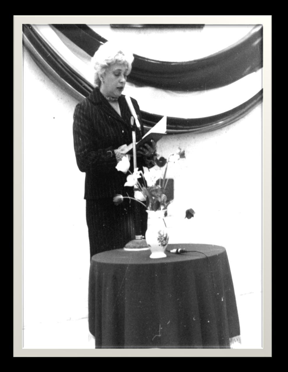 1976-1993 között Dr.
