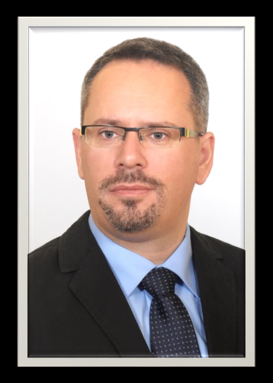 2011-től 2019-ig Márk Attila Olivér matematika-fizika szakos tanár volt iskolánk igazgatója.