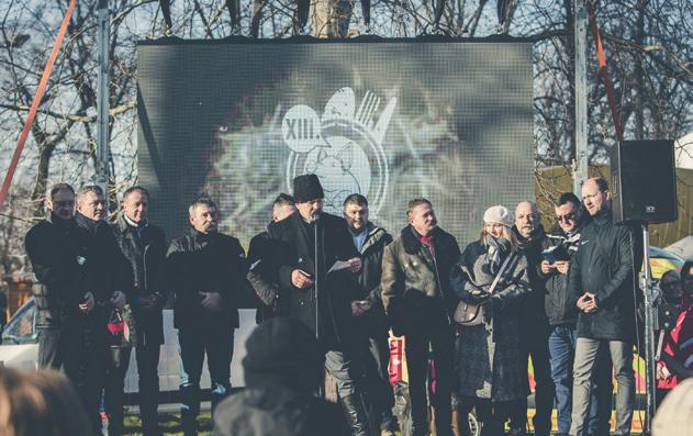 Szakavatott készülő hagymás vért is. emberek, éles kések, jól irányzott A NAGÉV csapata komoly erőket vonultatott fel a siker érdekében.