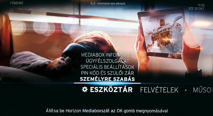 A képernyő alsó részén helyezkedik el az éppen futó műsor információs sávja. Az információs sávon az alábbiak szerepelnek: Az aktuálisan futó csatorna logója és a digitális csatornahely száma.