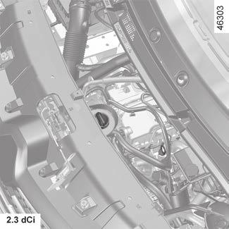 MOTOROLAJSZINT: utántöltés, feltöltés (1/2) Motorolajcsere Gyakoriság: kövesse a Jótállás és karbantartás c. füzet utasításait.