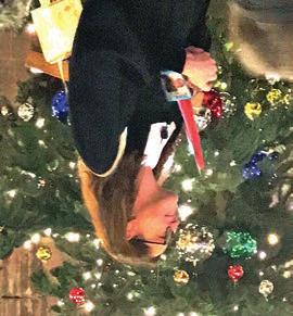 Aus unserer GesellschAft Simone Hahn, noch unterm Weihnachtsglanz - Foto: Michael Thein Nürnberg. Anfang Januar 2020, noch unterm Christbaum, wurde Pfarrerin Simone Hahn von der Pfarrei St.