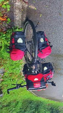 PilGerstimmen Rad-Pilger-Reisen Nach fünf Pilgerreisen in den Jahren 1989-2014 1989 Veitshöchheim Rom 1500 km 2002 Veitshöchheim Santiago de Compostela 2950 km 2005 Jerez de la Frontera Santiago de