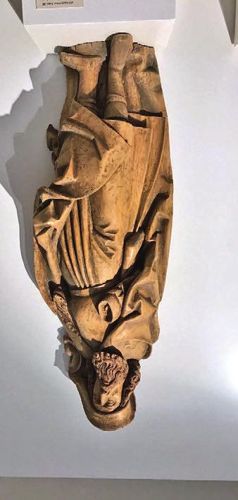 Die kleine Jakobus- Statue gehörte wohl zur Ausstattung der Julius-Echter-Kirche von 1617 in Waigolshausen bis 1745 der barocke Altar geschaffen wurde, wie Richard Strobel mitteilt.