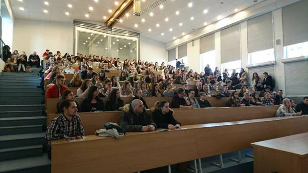 06-án) szakkollégiumi hallgatók is segítettek bemutatni, hogy milyen lehetőségeket biztosít a