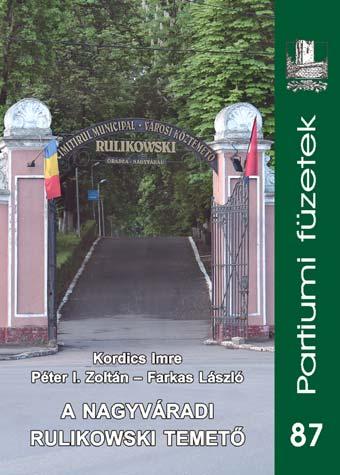 Wesselényi-szobor szomszédságában áll, arccal a