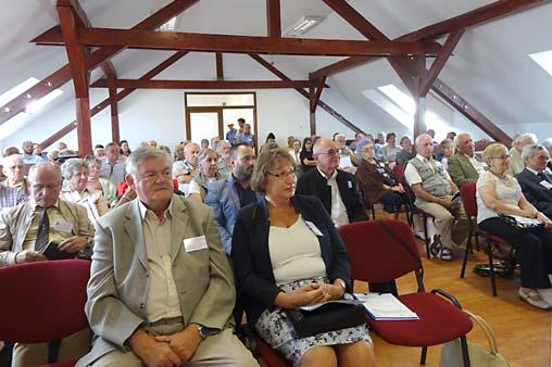 6. OLDAL A 25. Partiumi Honismereti Konferencia résztvevõi Az ünnepség után a plenáris ülés következett.