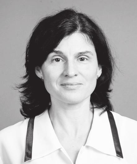diplomát, majd magyar irodalomból bölcsészdoktori címet szerzett. Négy évet Németországban töltött, ahol a Bayreuth-i Egyetem komparatisztika tanszékén tudományos segédmunkatársként dolgozott.
