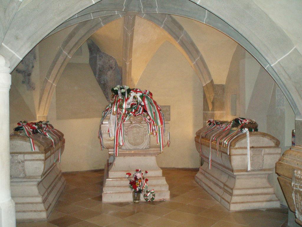 felkelőinek