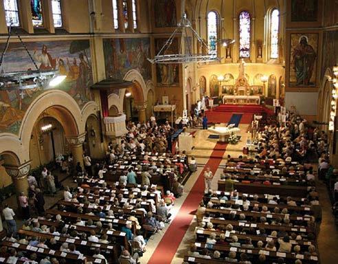 34. Az Egyház Isten népe, Krisztus teste, a Szentlélek temploma Az Egyház Isten népe Az Egyház Isten népe, mert neki úgy tetszett, hogy az embereket nem elszigetelten, egyenként szabadítja meg és