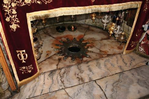 első vasárnapja.) Történetileg a karácsony ünnepének kialakulása után jött létre, de nem egységes módon. Ünnepelték Szent Márton napjától (november 11.