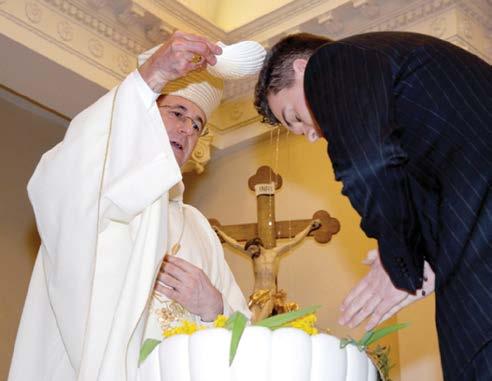 12. A beavató szentségek liturgiája Az úgynevezett beavató (iniciációs) szentségeket (keresztség, bérmálás, elsőáldozás) az Egyház kezdetben húsvét éjszakáján szolgáltatta ki a katekumenátust