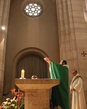 és mindennapi élete, a liturgia, az istentisztelet és a közösség testvéri találkozása, amely helyt ad a tanításnak és a szeretetszolgálatnak.