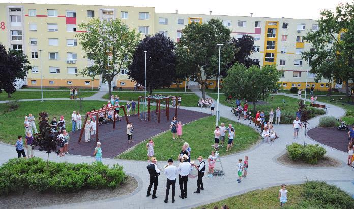 Viszóczki Anett tanító, Tiszaújvárosi Hunyadi Mátyás Általános Iskola és Alapfokú Művészeti Iskola Évi díj. Pipoly István tanár, Tiszaújvárosi Széchenyi István Általános Iskola Életműdíj.