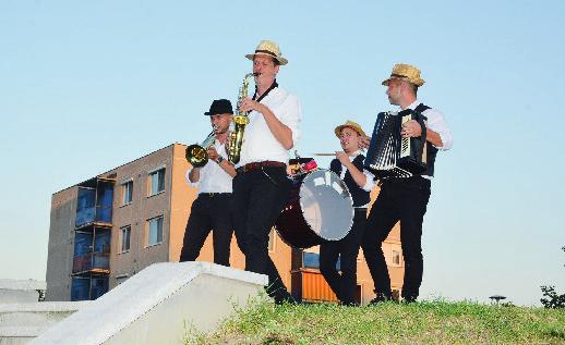 - Koncert közben látjuk milyen a hangulat, és úgy formáljuk a programot, azt játsszuk, amit a közönség szeret.