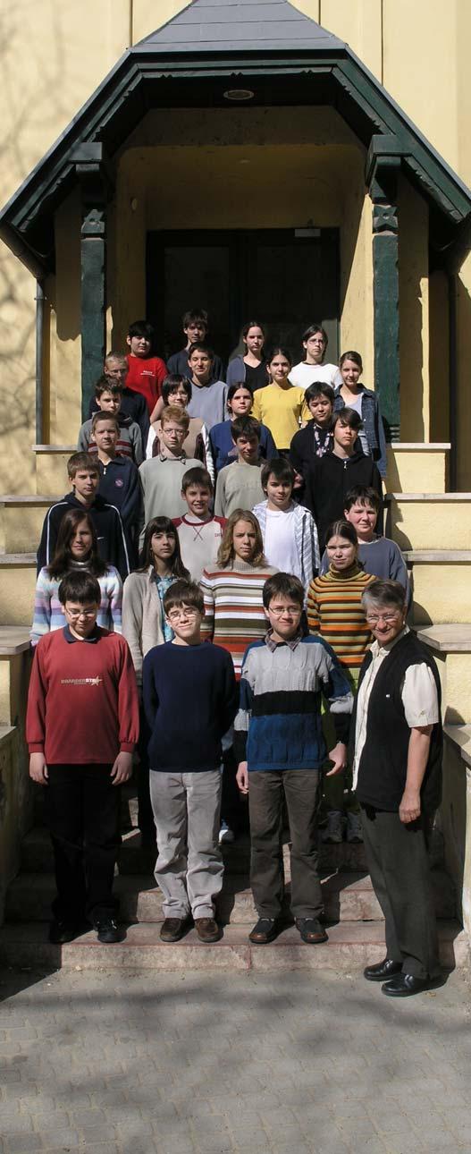 Osztályfõnök: Kovács Csongorné, matematika Napközis tanár: Lapis Péterné Az osztályban tanítanak: Bakuczné Szabó Gabriella, német Balkovitzné Cynolter Magda, magyar nyelv és irodalom Breinich
