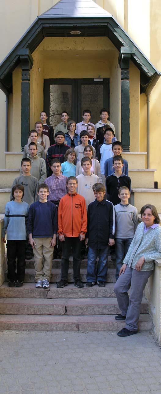 Osztályfõnök: Fazakas Tünde, matematika Napközis tanár: Lapis Péterné Az osztályban tanítanak: Albert Attila, kémia Blénessy Gabriella, informatika Czene Zsuzsa, angol Dénes Balázs, informatika