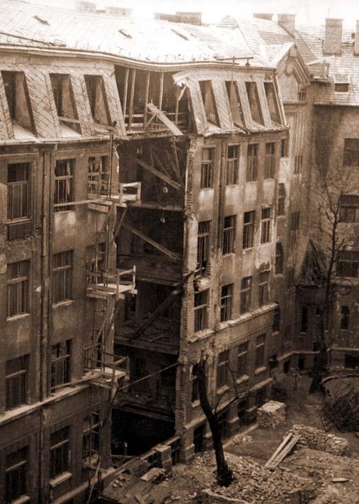 Az elsõ világháború okozta visszaesést követõen fellendülés következett. A Nagyteremben tartott bemutató tanításokra elõre fel kellett iratkozni.
