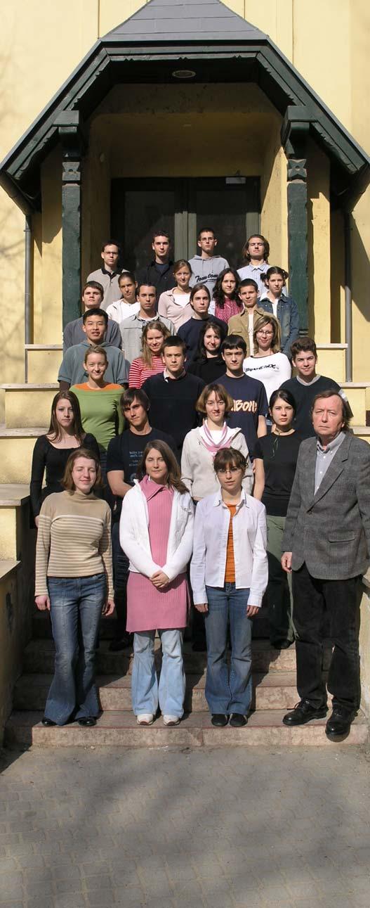 Osztályfõnök: dr.