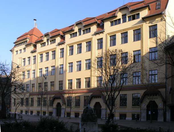 Az egyes programok témái is bõ választási lehetõséget biztosítottak az alábbi területeken: társadalom- és természettudományok, tánc, élménybeszámolók, filmelemzés, teszt, kézmûvesség, szereplés,