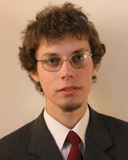 Hablicsek Márton Iskolánk speciális matematika tagozatának tanulója volt hat éven át. Igen jó humorú, jó természetû ember, társai között is nagy szeretetnek örvendett.