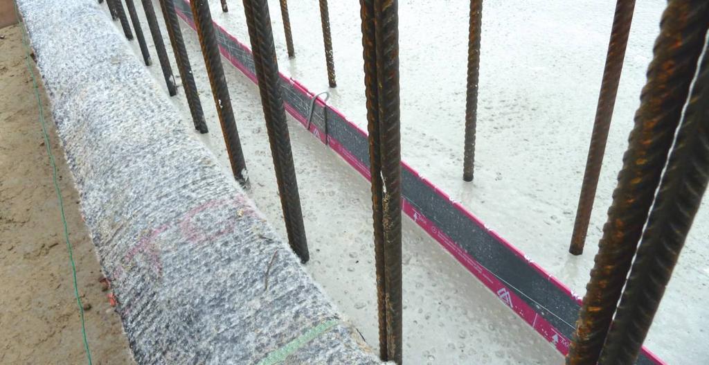 A bevonat vastagsága 2-3 mm, mely 20-30 cm vízzáró beton -9-11 tömörségének felel meg (a beton 10 m/s és a bentonit 10 m/s vízáteresztési tényezője alapján). nátriumbentonit bevonat.