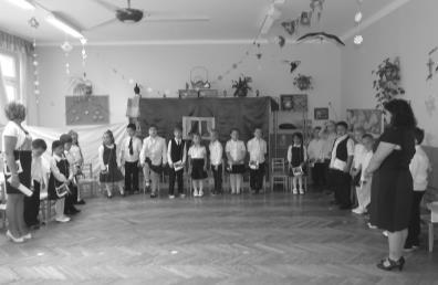 április 22-én megünnepeltük a Föld napját. A nagycsoportosok egynyári, a középsősök muskátlit, a kicsik sziklakerti növényeket hoztak.