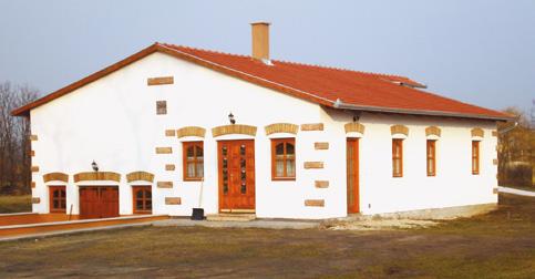 ipar és kereskedelem 19 Kezdetben kisebb fenntartási és bővítési munkák készültek a Gádor Kft. által.
