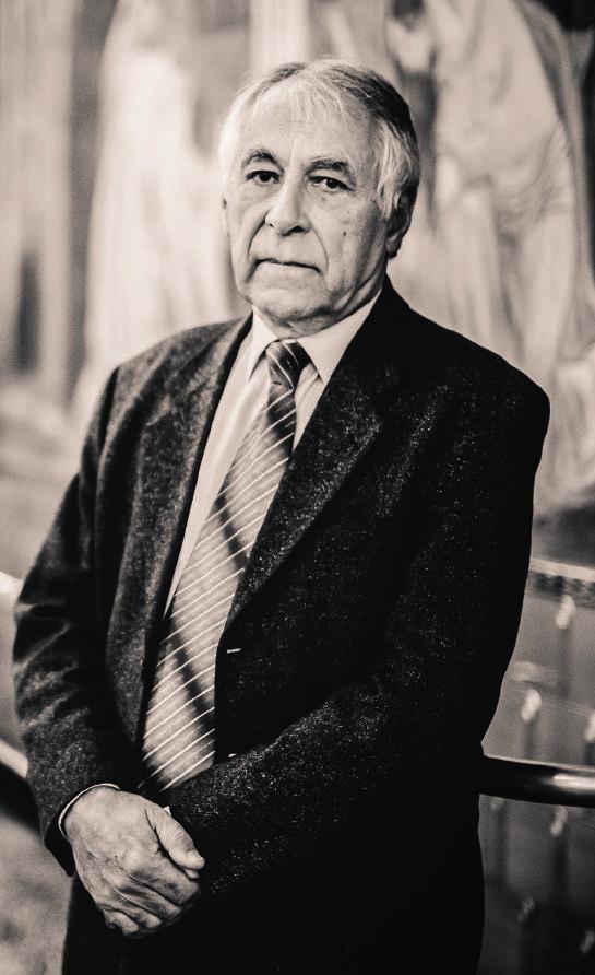 Devich János (1938 2017) gordonkaművész, a Liszt Ferenc Zeneművészeti Egyetem professzor emeritusa, rektori tanácsadó, a Magyar Művészeti Akadémia rendes tagja.
