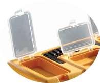 SZERSZÁMOSLÁDÁK FÉM CSATTAL TOOLBOXES WITH METAL LATCHES