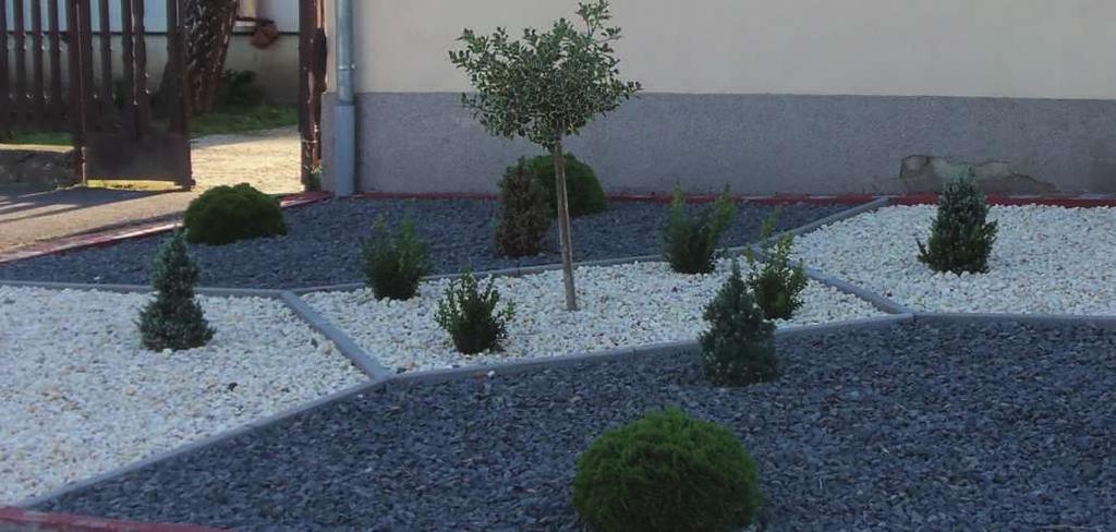 A kerti építményeket takarjuk, hogy az épület jobban érvényesüljön. A meglévő épületek bővítése, felújítása során fokozottan ügyeljünk a már meglévő fásszárú növényzet megóvására.
