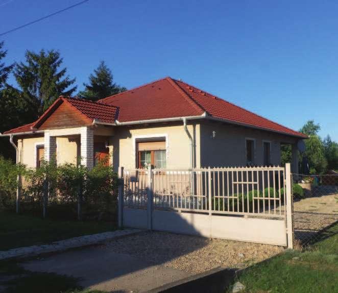 A kirívó és feltűnő színhasználat, a rikító színű fémlemez fedések és burkolatok nem elfogadhatók.