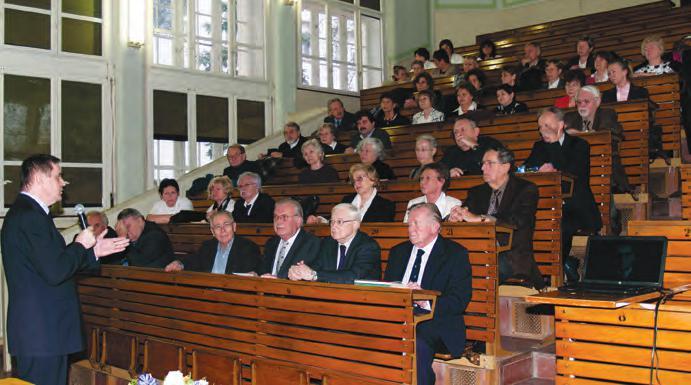tudatlanság gyöngít ez emberen, és ő soha nem akart gyenge maradni, vagy annak látszani. Engem is erősíteni akart. Tette ezt mindig és önzetlenül.