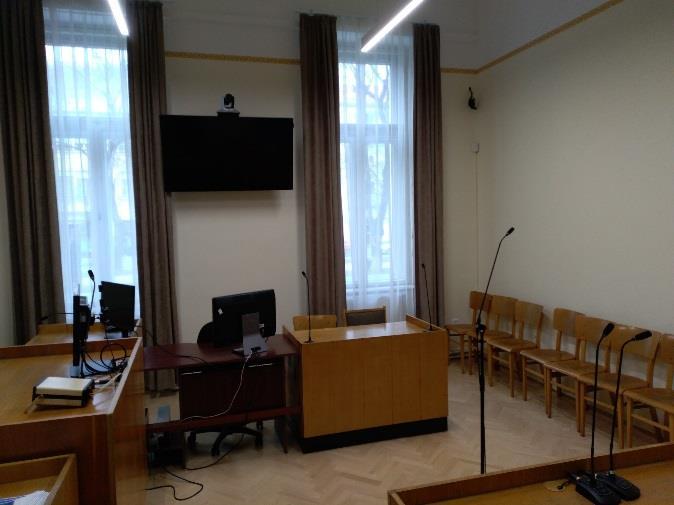három utcai homlokzatának összes ablaka, valamint a belső udvari ablakok túlnyomó része kicserélésre került,