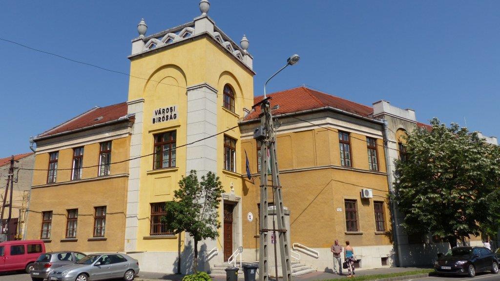 Kiskunfélegyházi Járásbíróság Az épület külső homlokzatának állapota jelentősen megromlott, több helyen leomlott, a