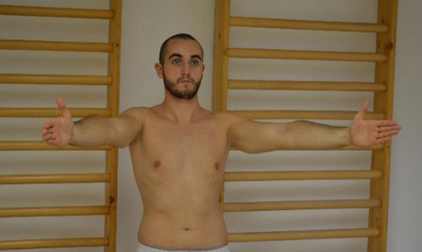 Dr. Leidecker Eleonóra 27. kép. Full can gyakorlat, m. supraspinatus erősítés. 28. kép. M. latissimus dorsi erősítés.