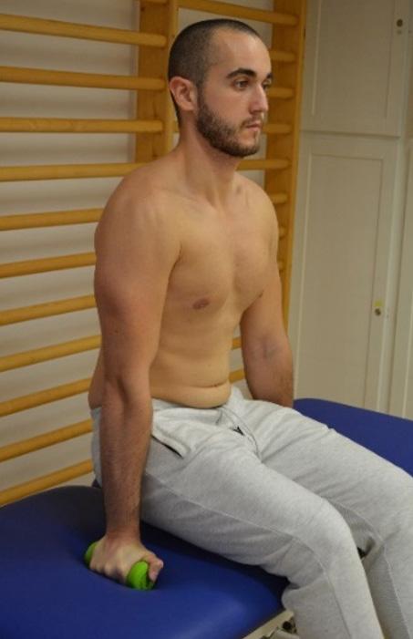 A scapula depressziós irányú stabilitása jól fejleszthető. A trapezius alsó része és a m.
