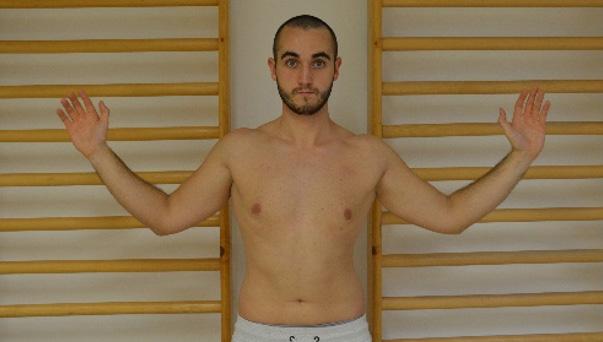 Közben kerüljük el, hogy a vállban berotáció jöjjön létre, mert ezzel a tuberculum majus a subacromiális résben fájdalmat