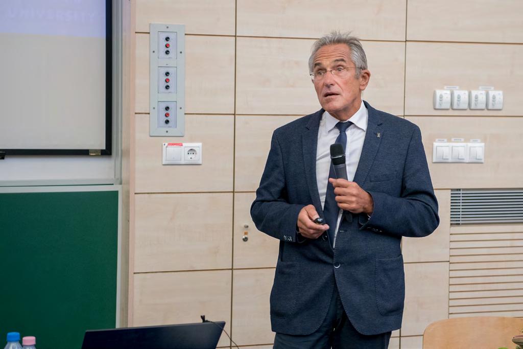 tam, vezettem, és létrehoztam az Egészségügyi Közgazdaságtan tanszéket a Corvinuson.