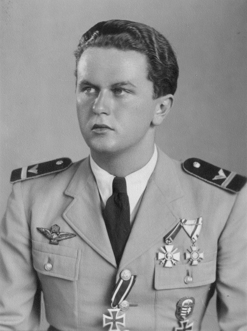 június 11-én felakasztották (a szerző gyűjteményéből). 14.