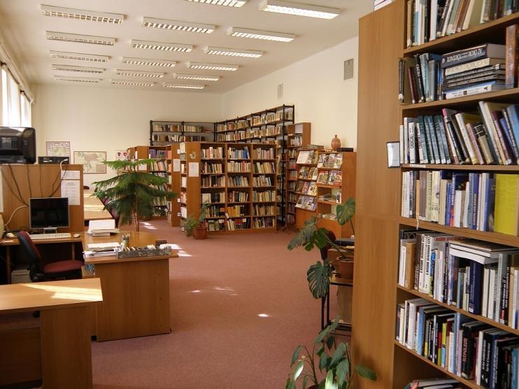 ISKOLÁNK SZOLGÁLTATÁSAI 23 tanterem, 2 laboratórium, 7 tanműhely 6 számítógépterem internet