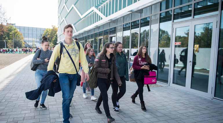 A jövő Campusa Kecskeméten A Magyarország egyik legizgalmasabb felsőoktatási beruházása eredményeként létrejött kecskeméti CAMPUS ad otthont a GTK képzéseinek. Az oktatási épületről dr.