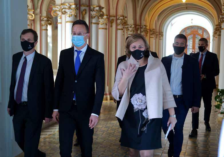 Szijjártó Péter külgazdasági és külügyminiszter hétfő délelőtt érkezett Kecskemétre, hogy átadja a Magyar Kormány által nyújtott támogatásokról szóló oklevelet az Univer Product Zrt.