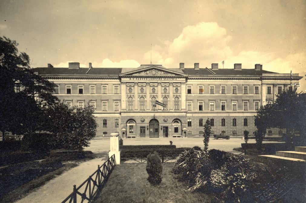 130 Hadtörténelem HSz 2020/4., 130 150. Szakály Sándor: A MAGYAR KIRÁLYI HONVÉD LUDOVIKA AKADÉMIA PARANCSNOKAI (1919 1945) DOI: 10.35926/HSZ.2020.4.10 ÖSSZEFOGLALÓ: Az önálló magyar (honvéd) tisztképzés a 19.