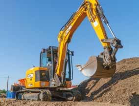 Ottjártunkkor két gépet vehettünk górcső alá, amelyek egy focipálya építésén dolgoztak, egy JCB 65R-1-es minikotrót, valamint egy JCB 220X-es lánctalpas kotrót. LEHOCZKI KFT.