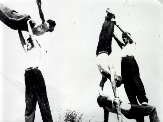 61. ábra A kincsesi tornászcsoport Bittó bányatelep asszonyai már 1946-ban megalakították a helyi MNDSZ-t (Magyar Nők Demokratikus Szövetsége) Az alapító tagok 35-en voltak.