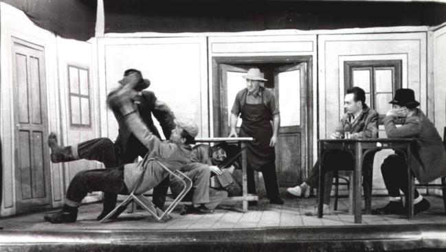 kodó vásár, hűségpénz fizetés, és bálok, nagy vendégeskedés kísérnek. 85.sz.