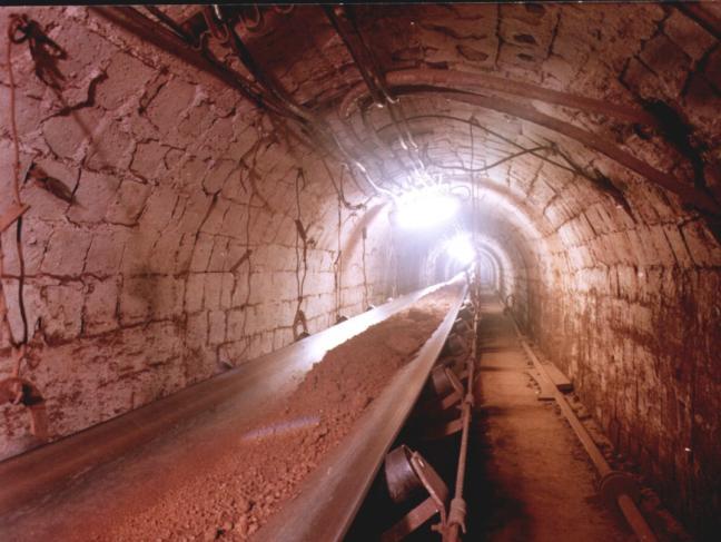 viszonyok között is megbízhatóan üzemeltek és kiszorítottak minden más megoldást a bányából. 1972-ben az Iszka II.