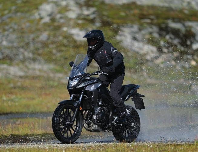 a Honda legmodernebb hajtóművei közé tartozik. A soros, kéthengeres, folyadékhűtésű, nyolcszelepes motor 47,6 LE-s csúcsteljesítménnyel (8600 f.